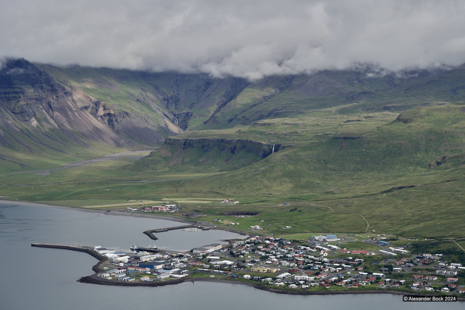 Grundarfjǒrður from Kirkjufell